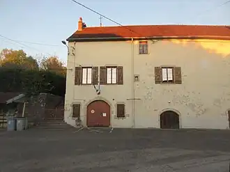 The town hall in Cesancey