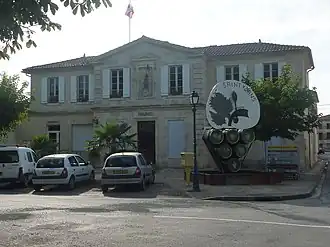 The town hall in Saint-Yzans-de-Médoc