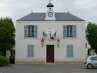 The town hall of Courson-Monteloup