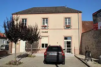 The town hall in Orsonville