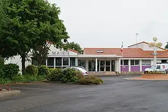 Town hall of Saint-Malô-du-Bois