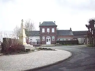 The town hall in Fresne-le-Plan