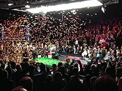 Shaun Murphy lifting the trophy