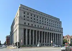 Picture of the Mel Carnahan Courthouse in St. Louis, Missouri