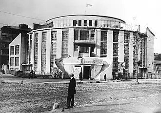 1920s photo: Konstantin Melnikov in front of his Kauchuk Club