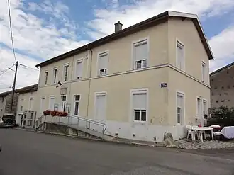 The town hall in Menaucourt