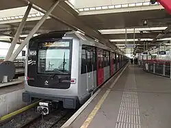 A M5 series EMU at Duivendrecht station