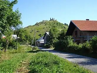A part of the village of Modruš and the remains of the castle in the background