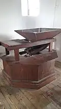 Grinding equipment