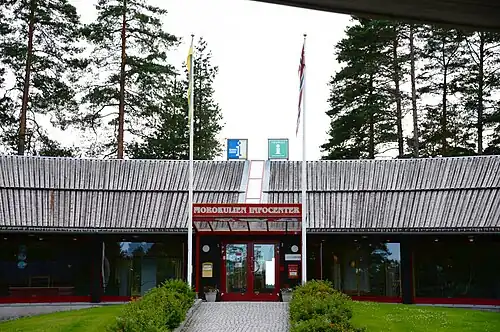 Morokulien Infocenter. On the right side (north west) the Norwegian part, on the left side (south east) the Swedish part.
