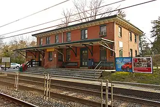 Eastbound (inbound) platform