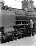 NS 4000 lubricating the running gear. (Between 1946 and 1947)