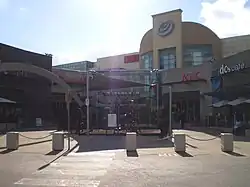 The main entrance from Murray Road, 2009