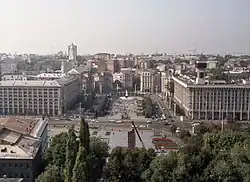 Maidan Nezalezhnosti in September 1991; the monument is being taken down