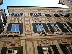 Façade in Piazza Inferiore di Pellicceria