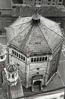 Photo by Paolo Monti