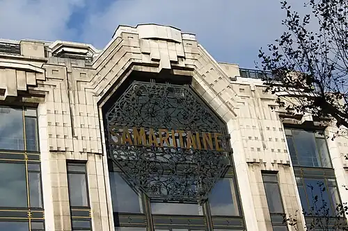 The octagon-shaped medallion – Sign of the La Samaritaine department store in Paris, by Henri Sauvage (1928)[118]