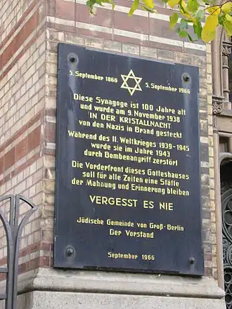 The plaque on the front of the Neue Synagogue, outlining the building's history
