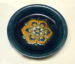 A round sancai dish from the Tang dynasty, 8th to 9th century