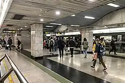 Line 2 platform with old edge doors installed (2019, as Dongchang Road)