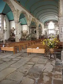 View of left side of nave with pulpit