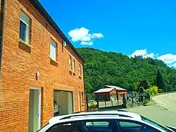 View of the town from the road LE-331