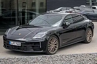 Porsche Panamera 976