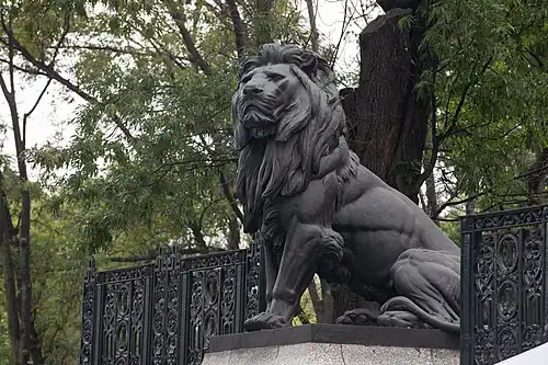 One of the lions of the Puerto de los Leones