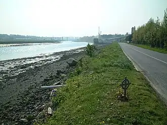 River Boyne below Drogheda - geograph.org.uk - 547305.jpg