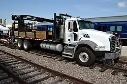 Road-railer with rear-mounted boom