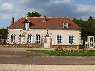 The town hall in Ronchères