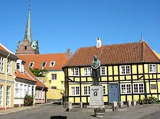 Statue of Hans Christian Ørsted on Gåsetorvet.