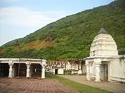 Group of temples called- (i) Dharmalingeswara (ii) Radha Madhava Swamy (iii) Visweswara Swamy varu