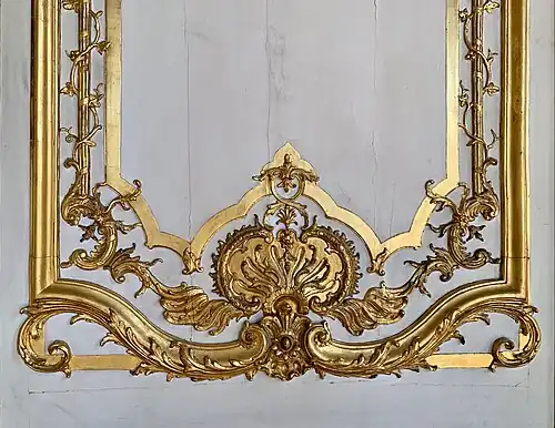 Rococo acanthuses on a wall of the oval salon of the Princesse in Hôtel de Soubise, Paris, by Germain Boffrand, 1740[13]