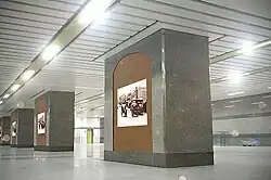 Pillars decorated with old pictures that reflect the prosperity of Wang Burapha area in the past