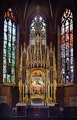 Apse with High-altar and stained glass by Wyspiański