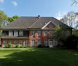 Frustberg House served as summer residence of Elisabeth Gossler née Berenberg from 1793 to 1822. It was built by Johann Hinrich Gossler's great-grandfather, cloth merchant Eybert Tiefbrunn, in 1703.