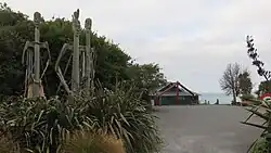 The entrance to Takahanga marae, featuring several pole-like statues