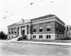 The Tampa Free Library on the roadside on March 18, 1919[22]