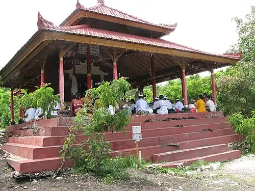 A temple where the Patih Kebo Iwa [id] is honored.