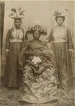 Ovonramwen, Oba of Benin and his wives Queen Egbe (on the left) and Queen Aighobahi (on the right)