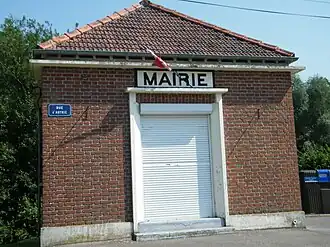 The town hall in Thièvres