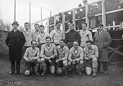 A photo of the players in Dunkerque's lineup against AS Cannes in the Round of 16 of the 1929–30 Coupe de France.