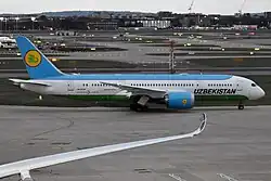 Uzbekistan_Airways,_UK78705,_Boeing_787-8_Dreamliner