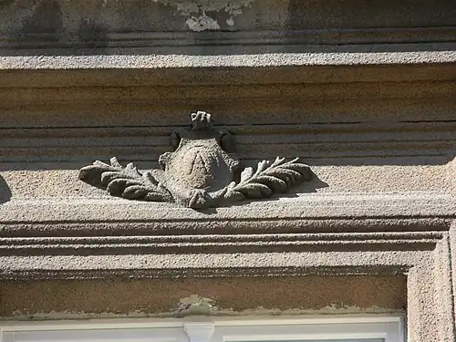 Detail of the cartouche with the "A" initial engraved