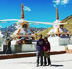 Young Tibetan couple at Kunzum Pass